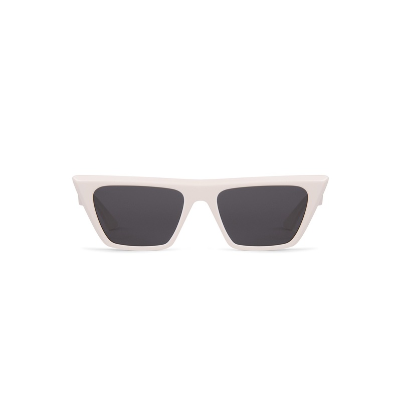 Aura – Cream in Black Sunglasses