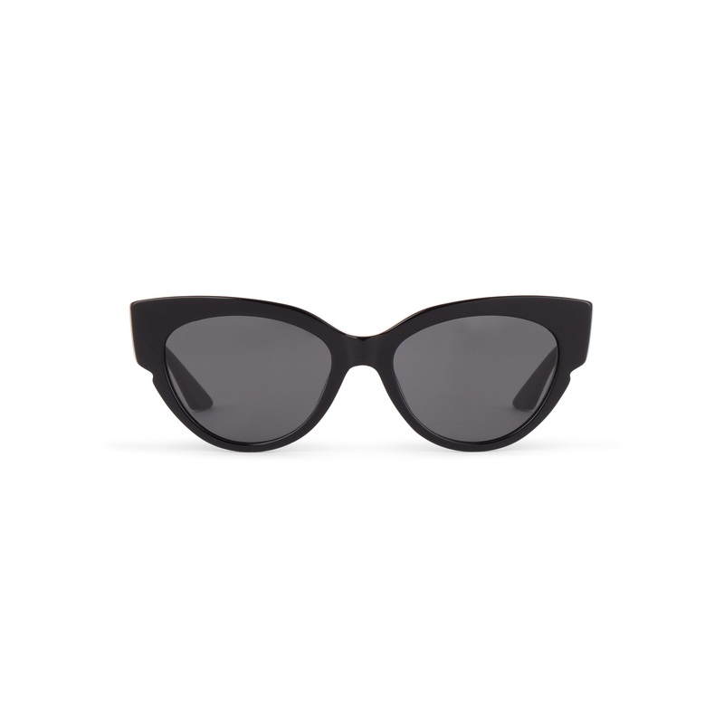 Vogue – Black Sunglasses