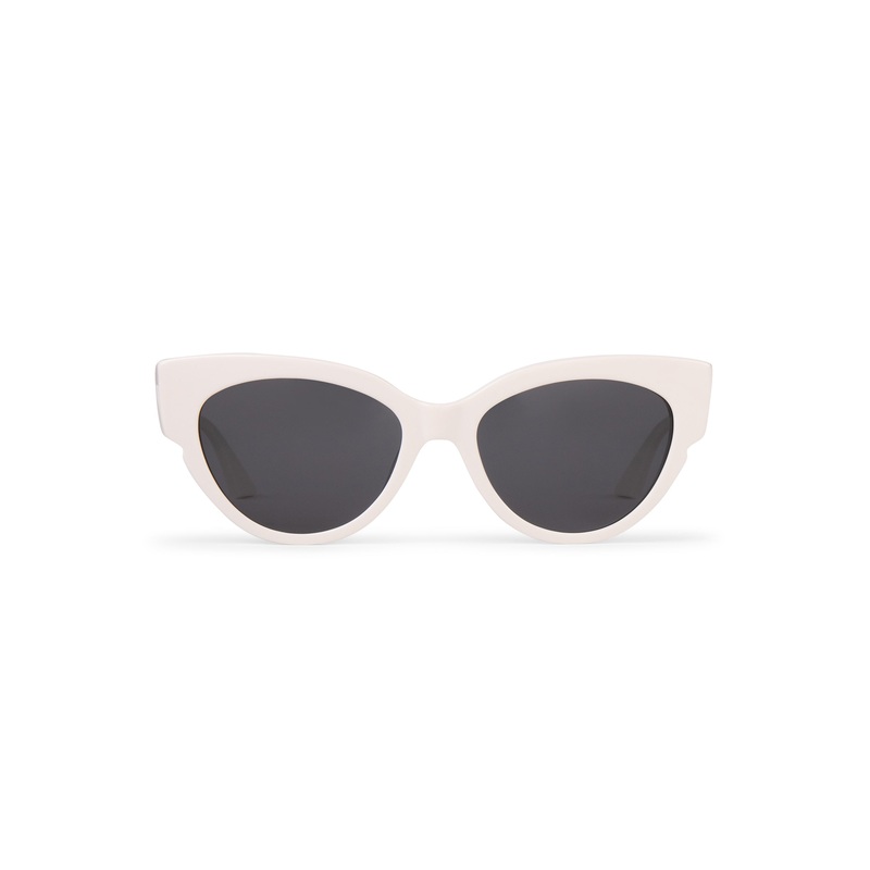 Vogue – Cream in Black Sunglasses